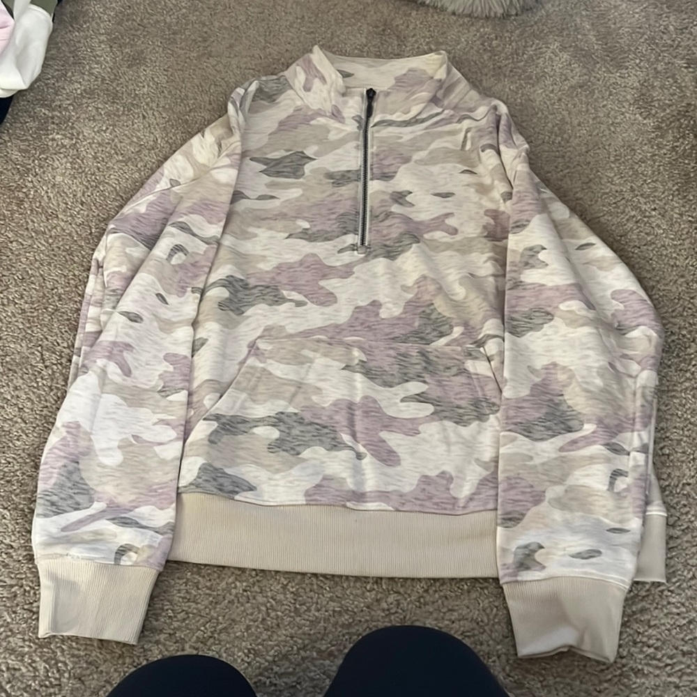 Quarter zip pull over